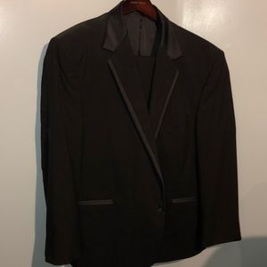 Wilke Rodriguez Tuxedo 48R